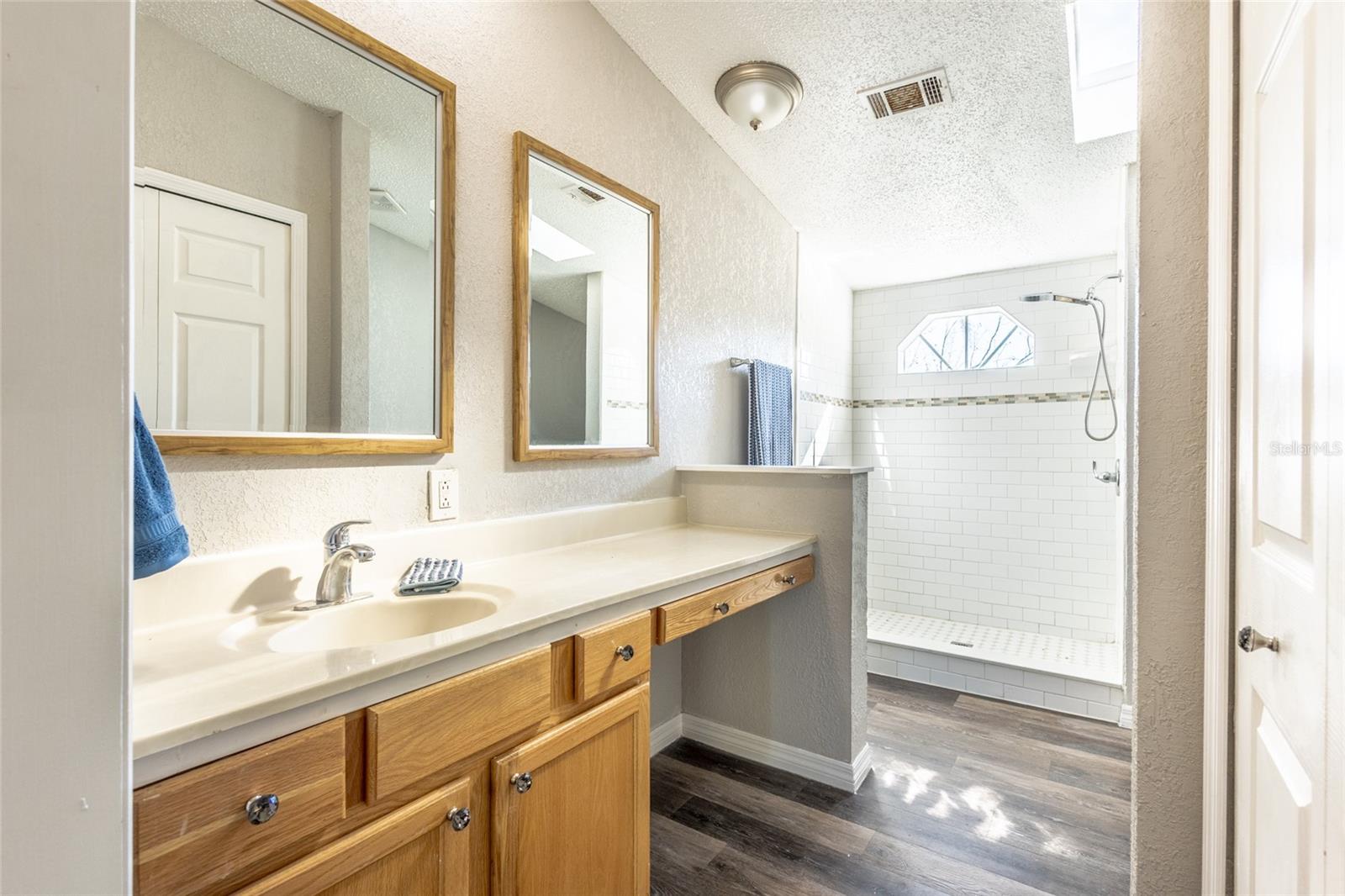 Image 33 of 52 For 3355 Henry J Avenue