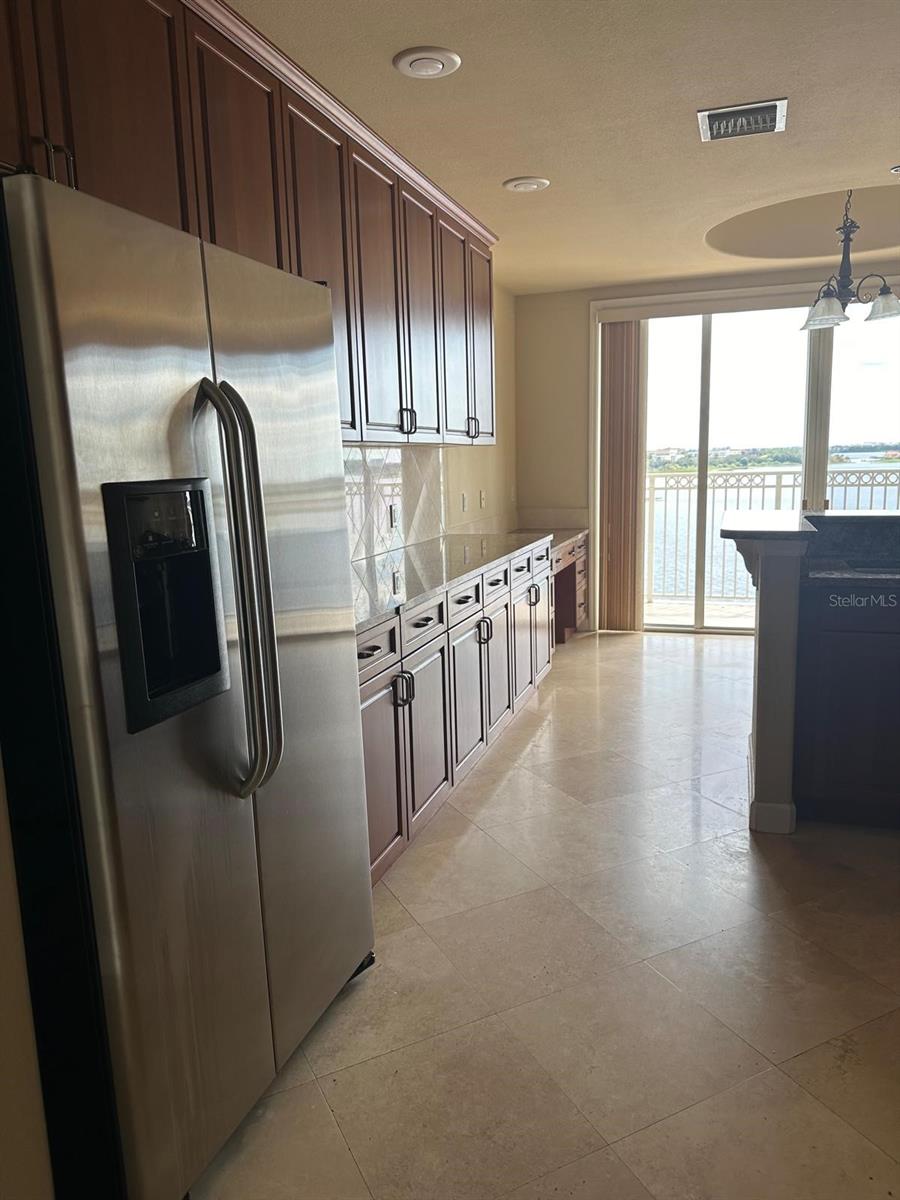 Image 11 of 27 For 8749 The Esplanade  30