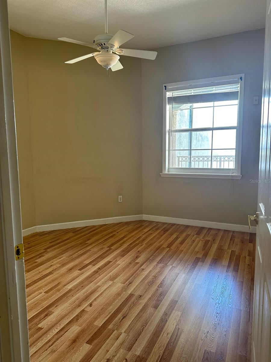 Image 22 of 27 For 8749 The Esplanade  30