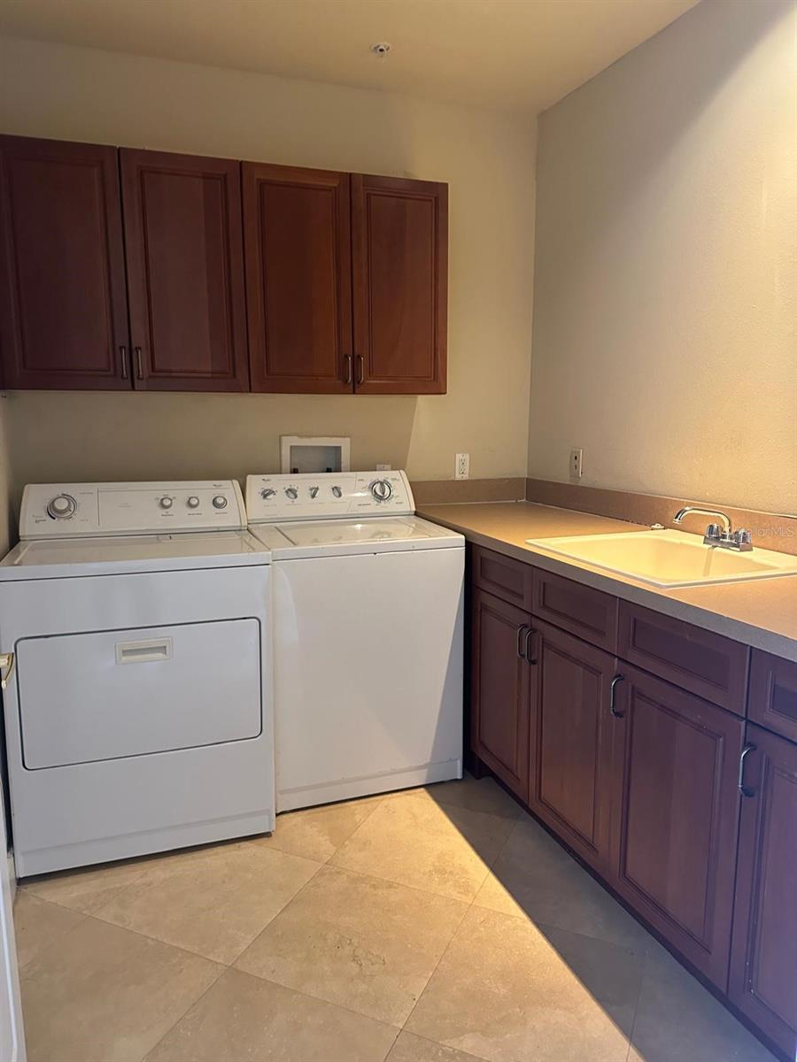 Image 27 of 27 For 8749 The Esplanade  30