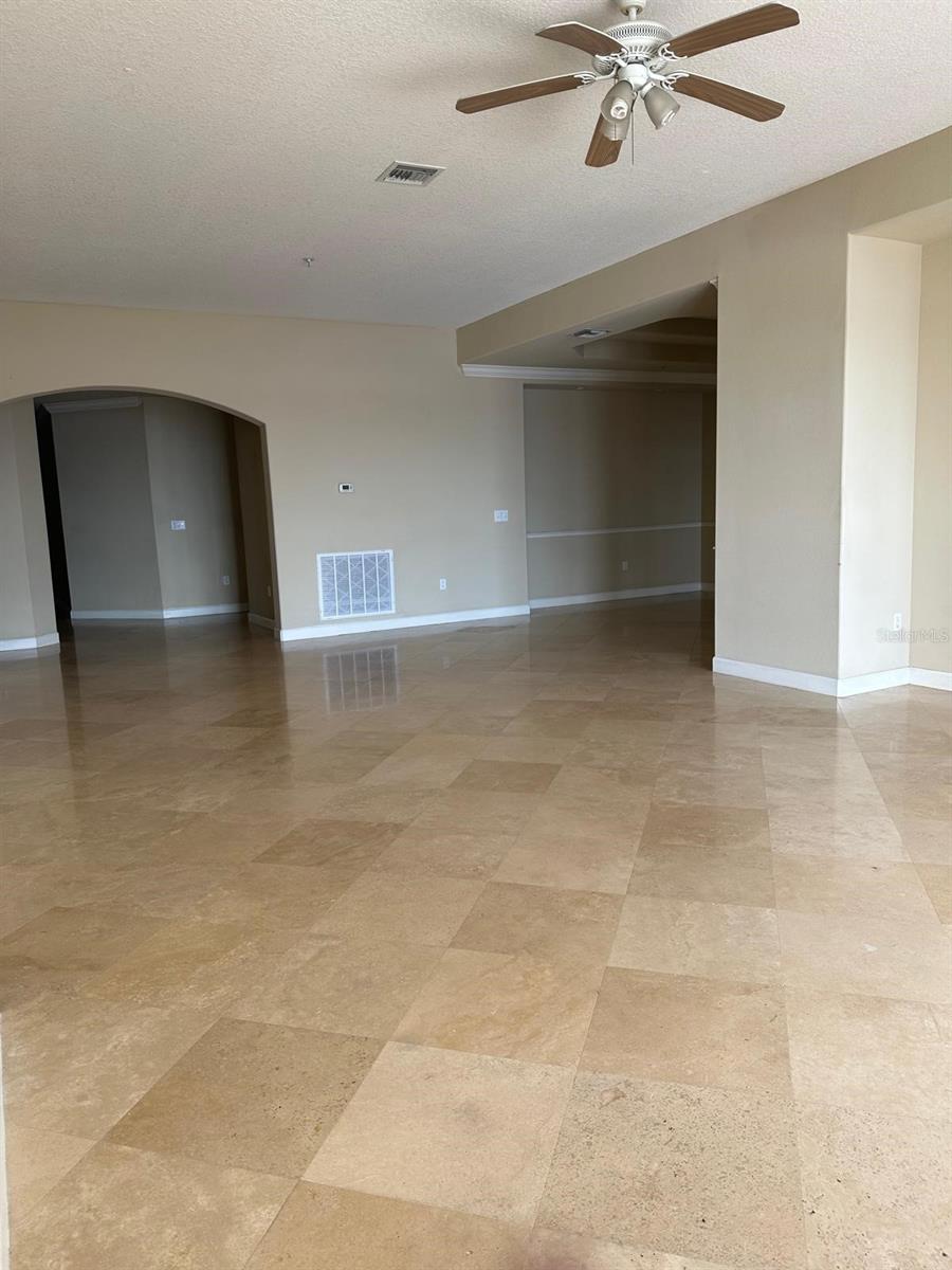 Image 8 of 27 For 8749 The Esplanade  30