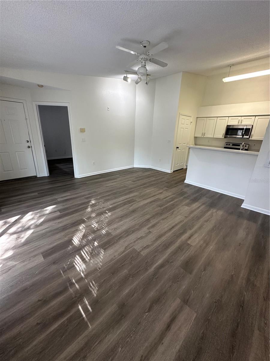 Image 7 of 19 For 5077 Park Centeal Drive 1532