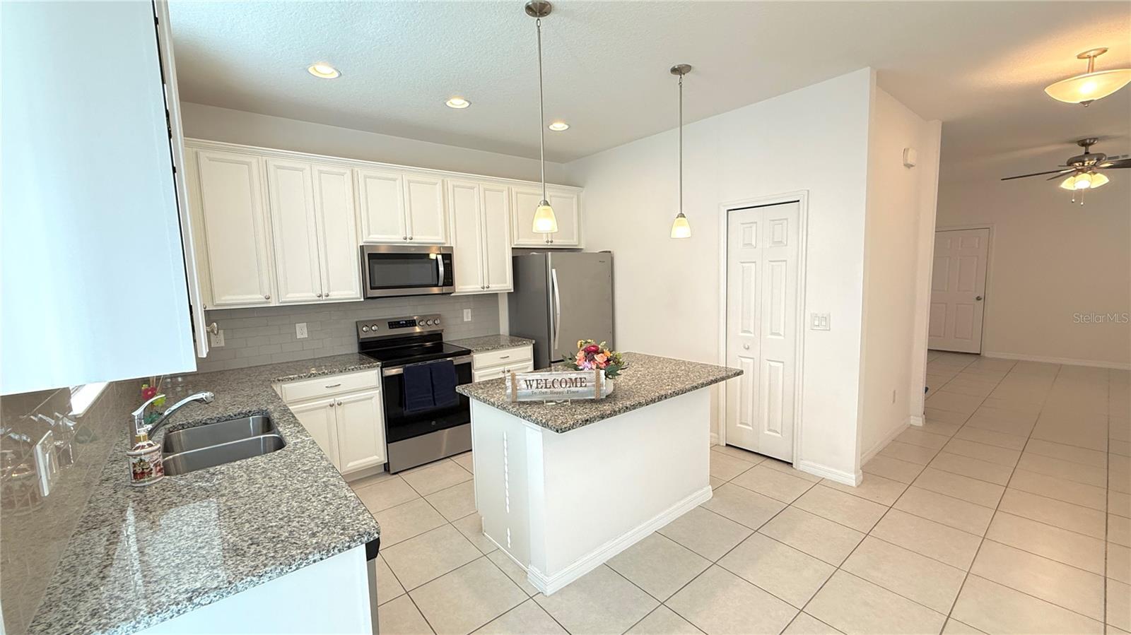 Image 7 of 38 For 6970 Tussilago Way