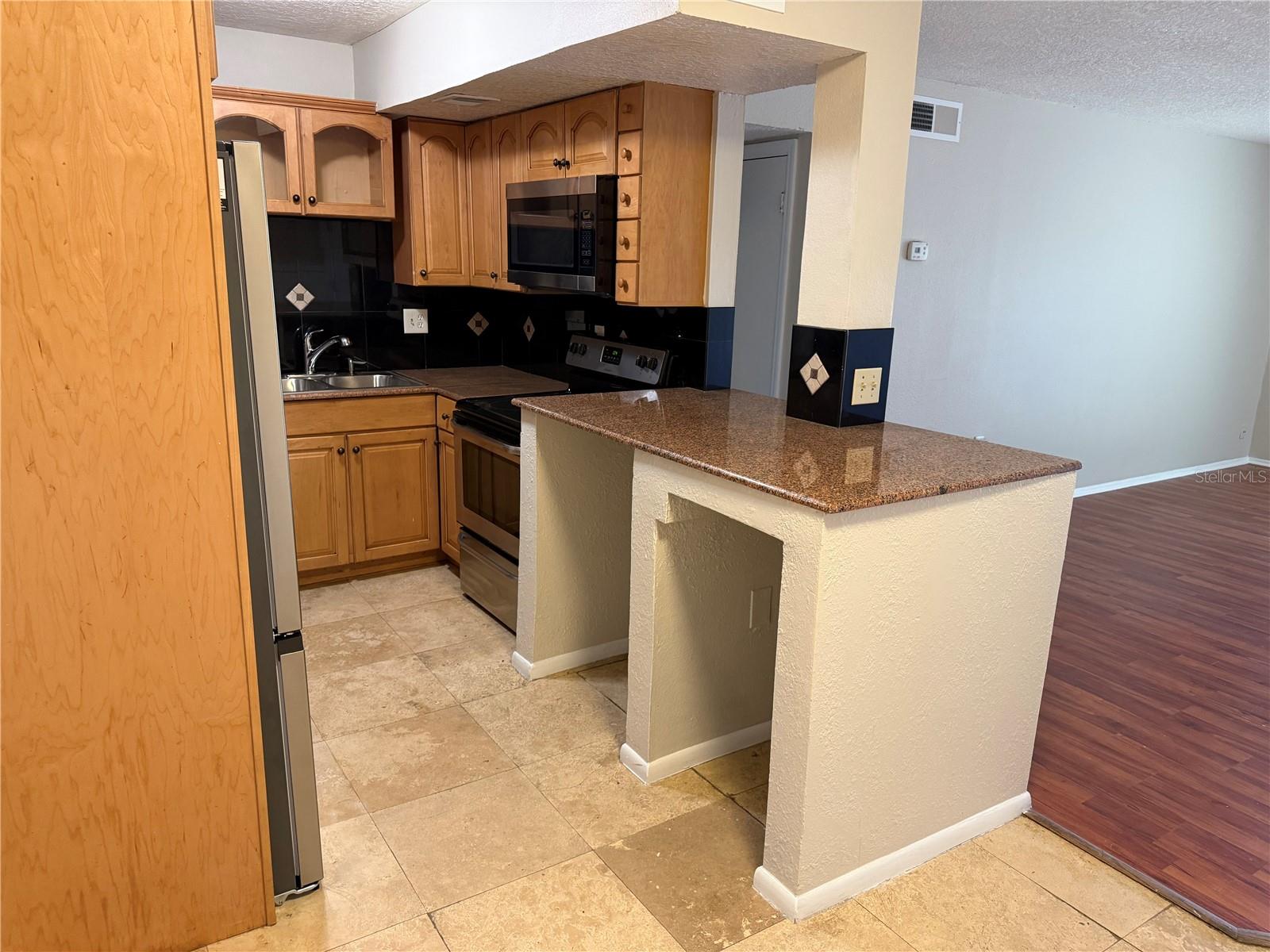 Image 11 of 27 For 914 Lake Destiny Road F