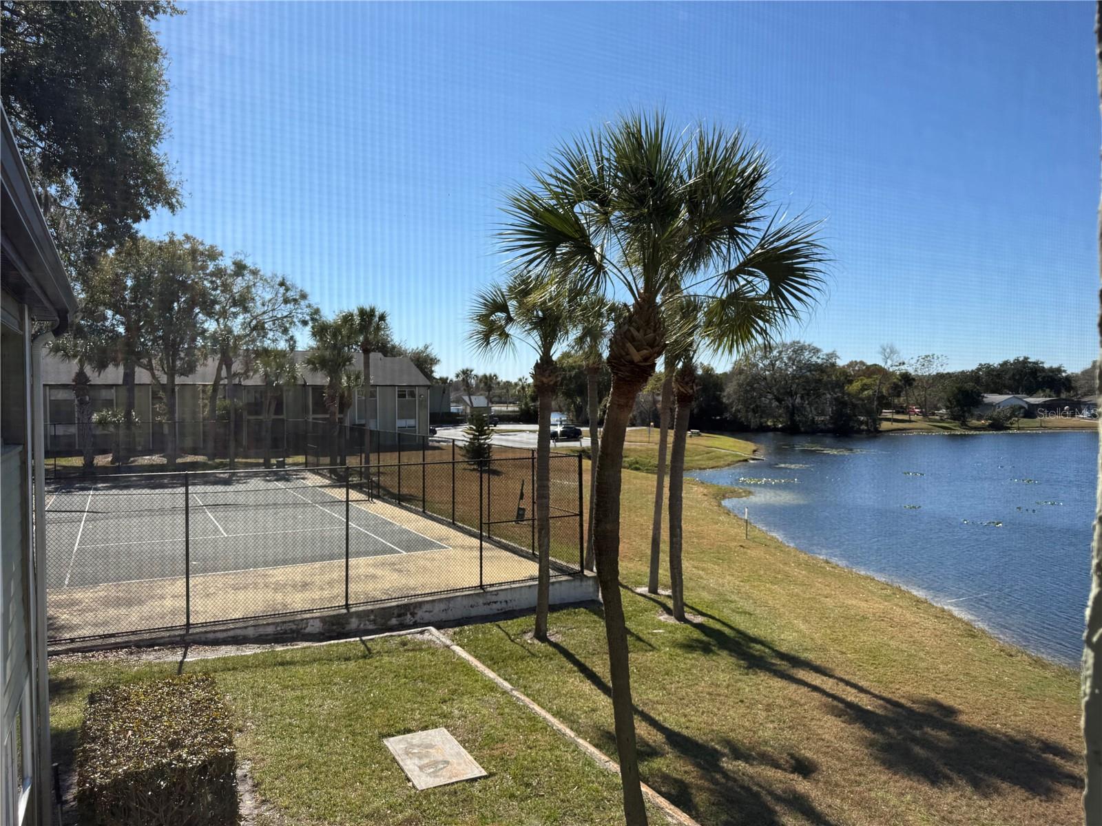 Image 17 of 27 For 914 Lake Destiny Road F