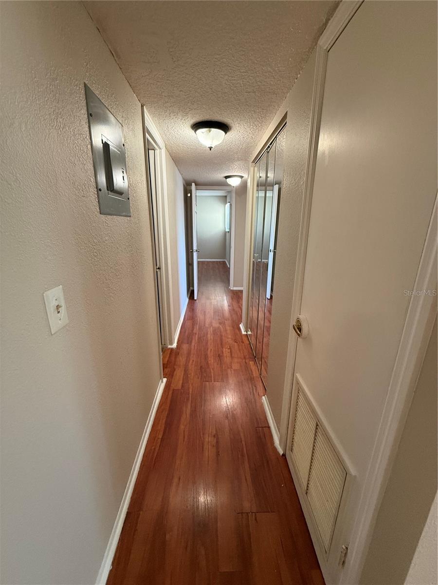 Image 19 of 27 For 914 Lake Destiny Road F