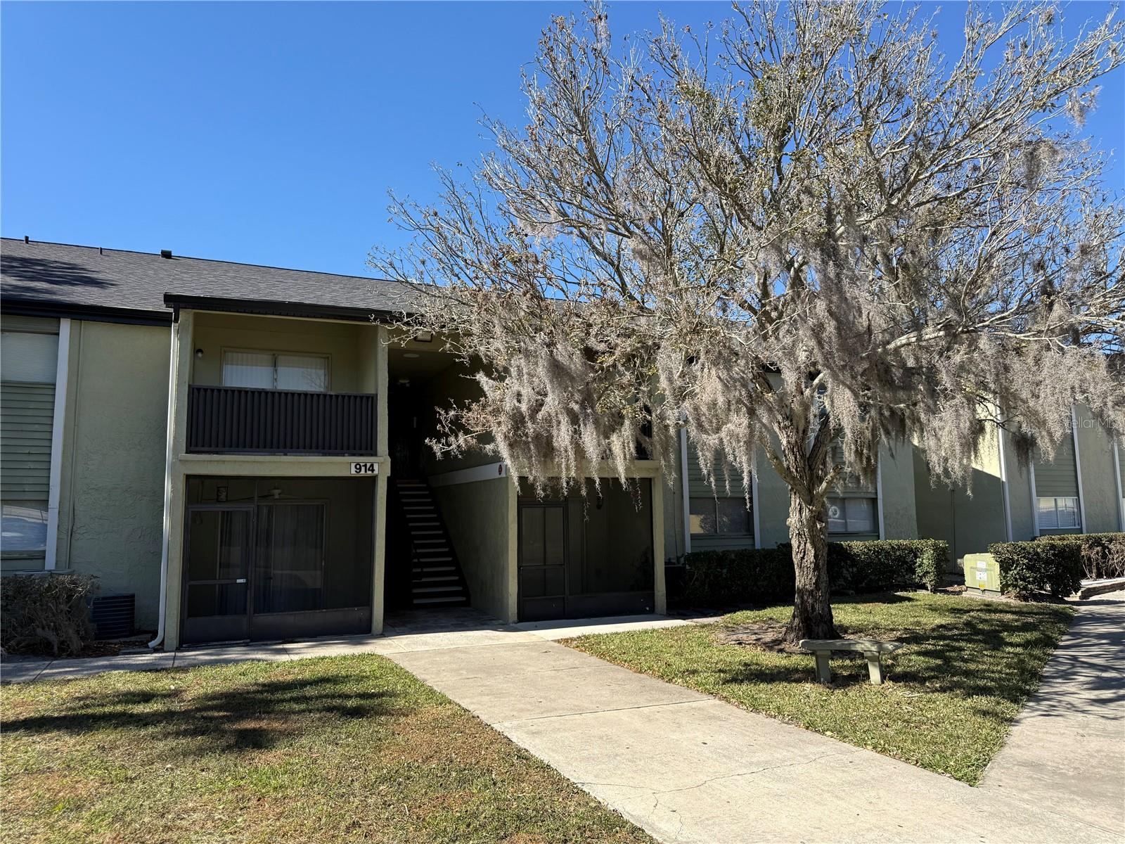 Image 2 of 27 For 914 Lake Destiny Road F