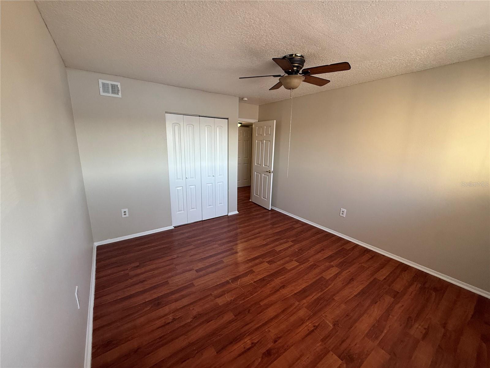 Image 22 of 27 For 914 Lake Destiny Road F