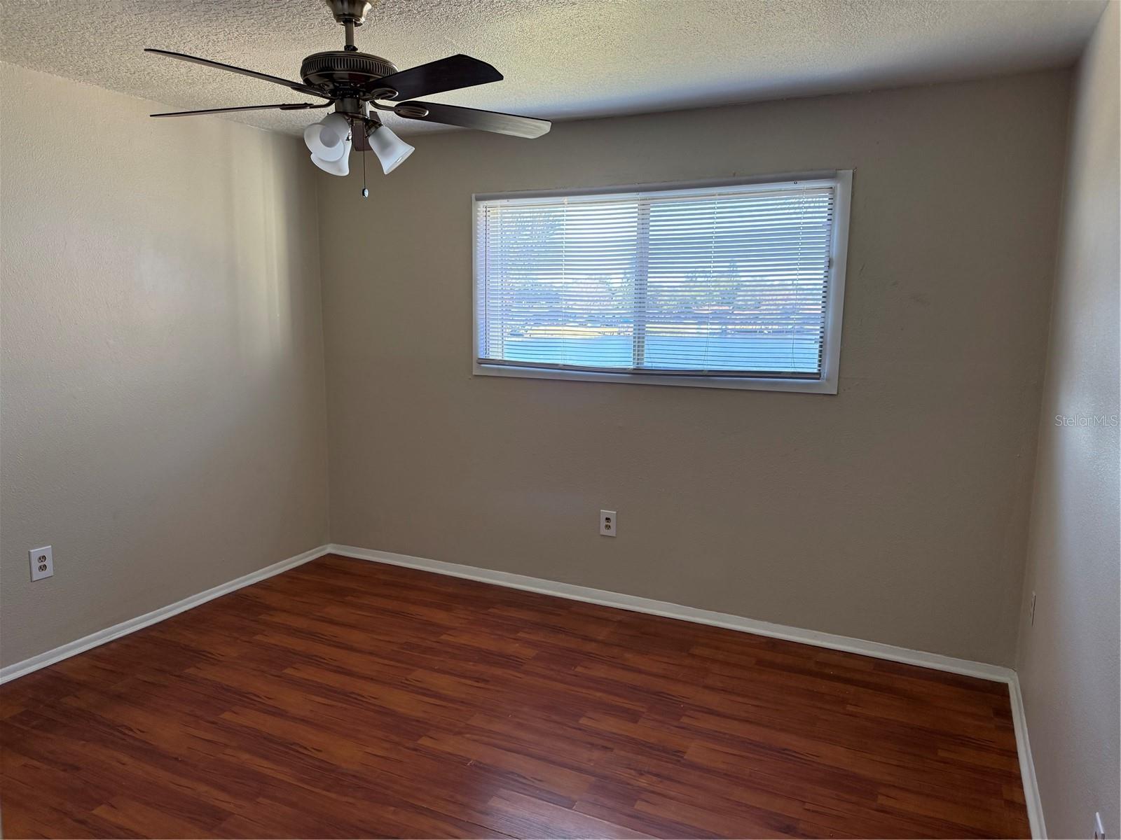 Image 23 of 27 For 914 Lake Destiny Road F