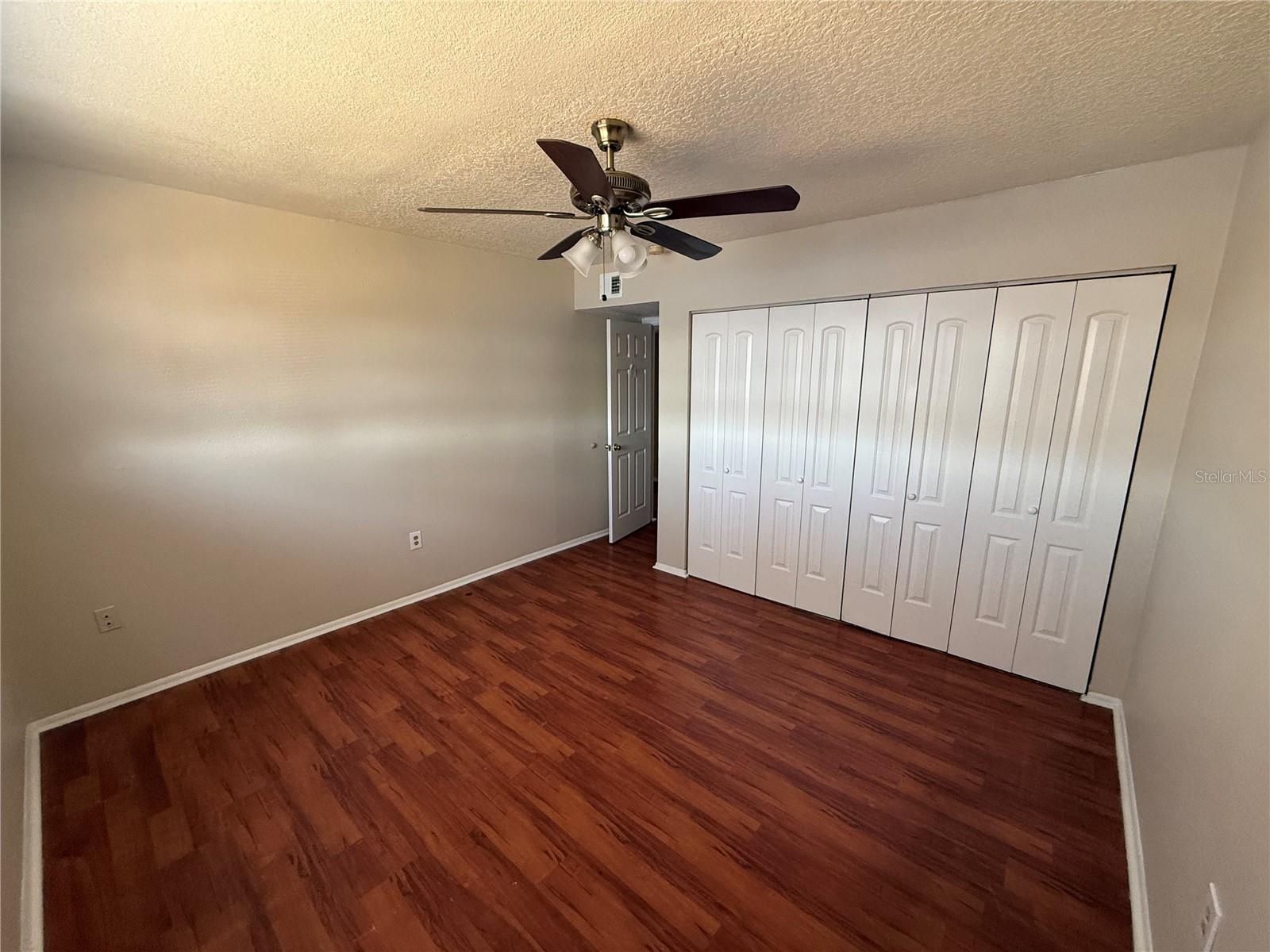 Image 24 of 27 For 914 Lake Destiny Road F