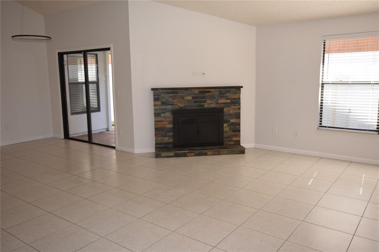 Image 14 of 41 For 7313 Spring Villas Circle