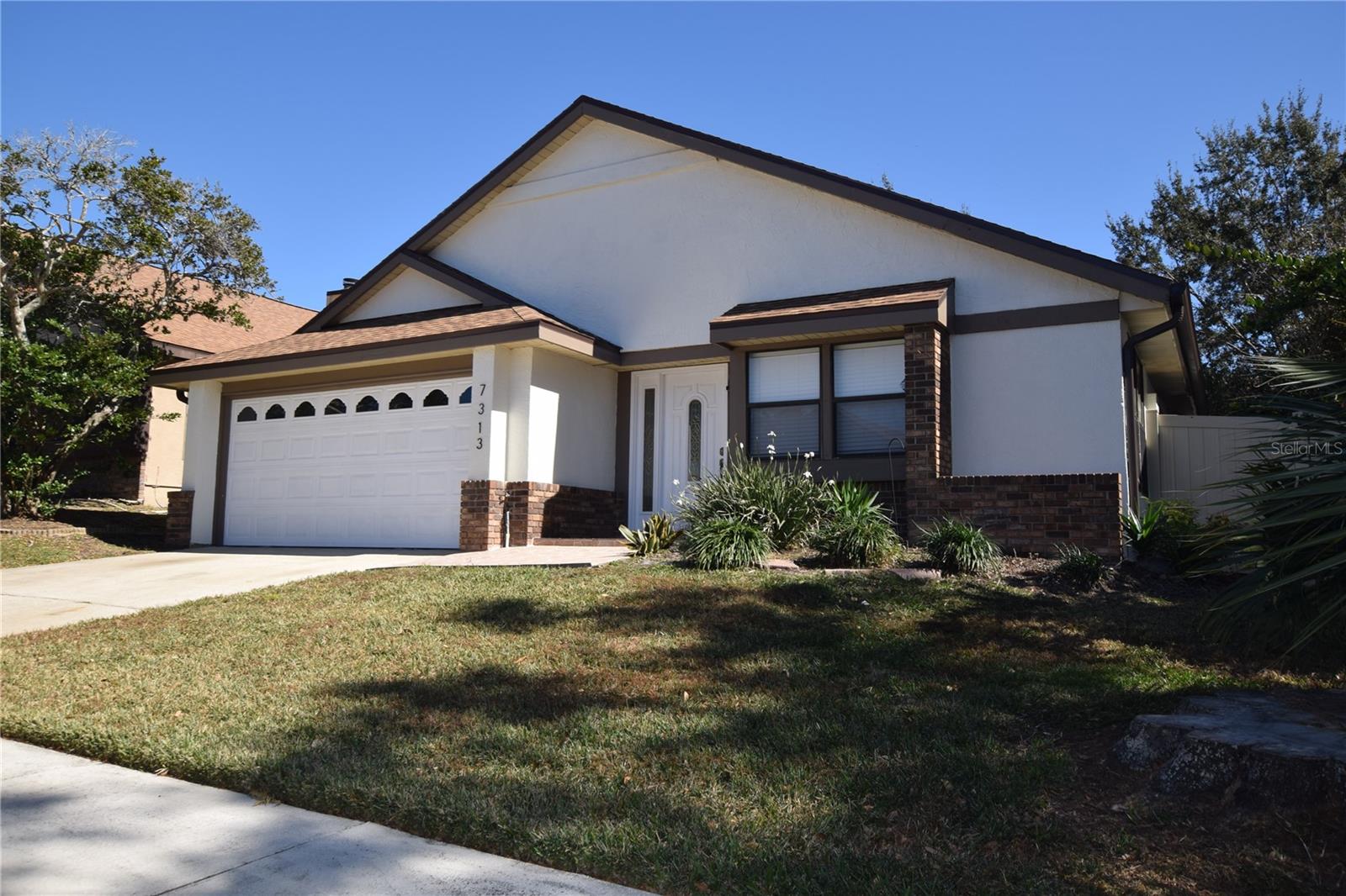 Image 4 of 41 For 7313 Spring Villas Circle