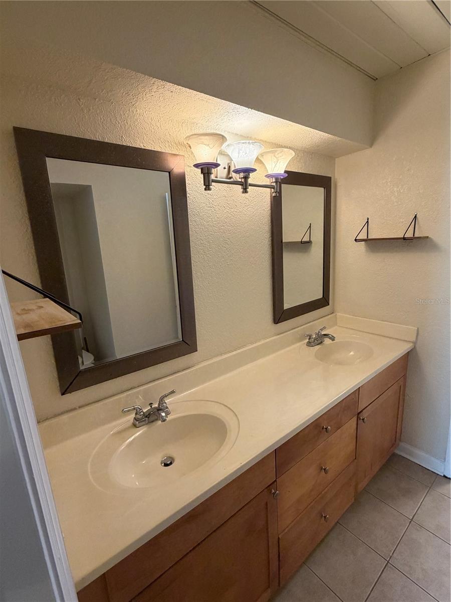 Image 21 of 25 For 792 Michigan Street 10