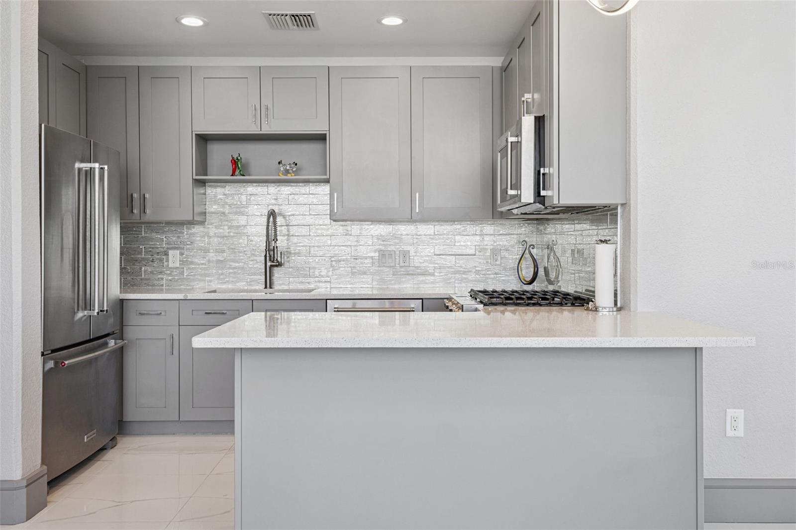 Image 10 of 89 For 150 Robinson Street 1612