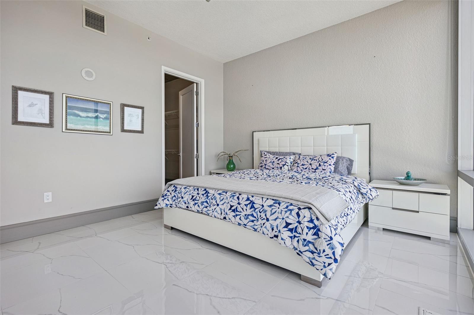 Image 14 of 89 For 150 Robinson Street 1612