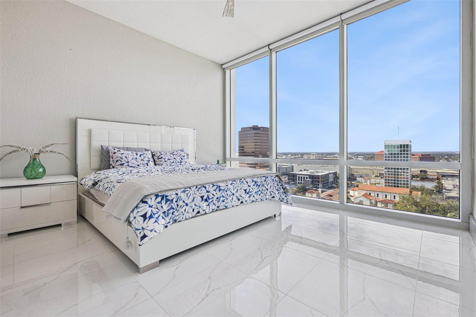 Image 17 of 89 For 150 Robinson Street 1612