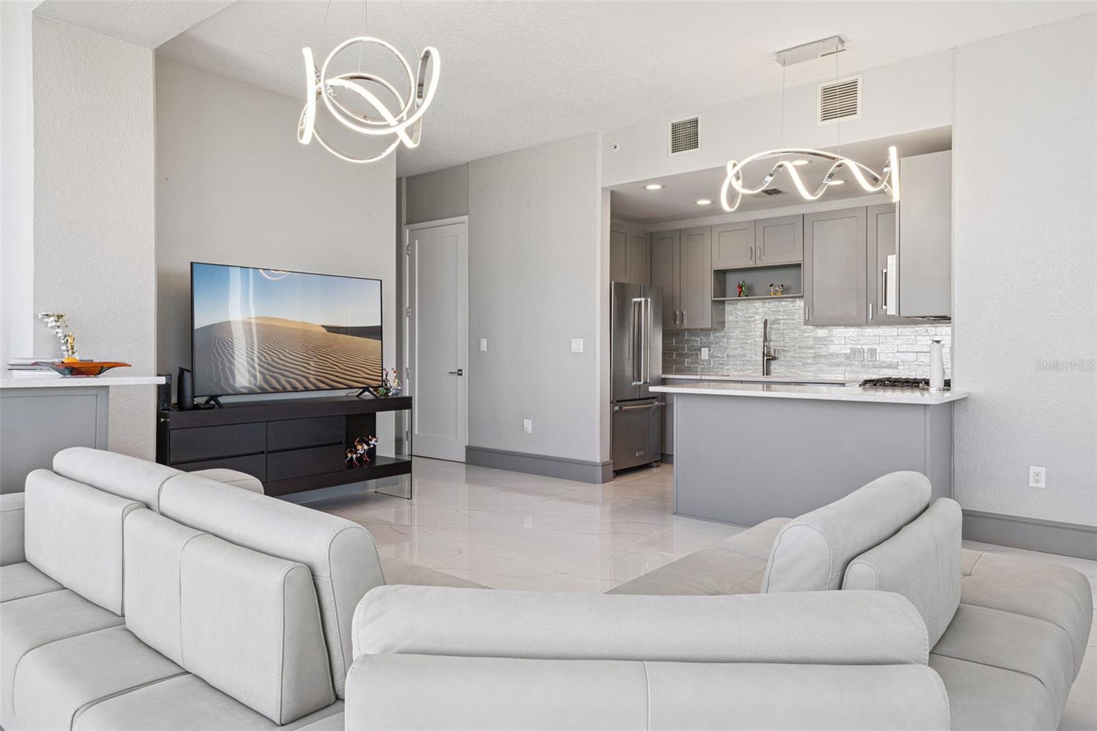 Image 2 of 89 For 150 Robinson Street 1612