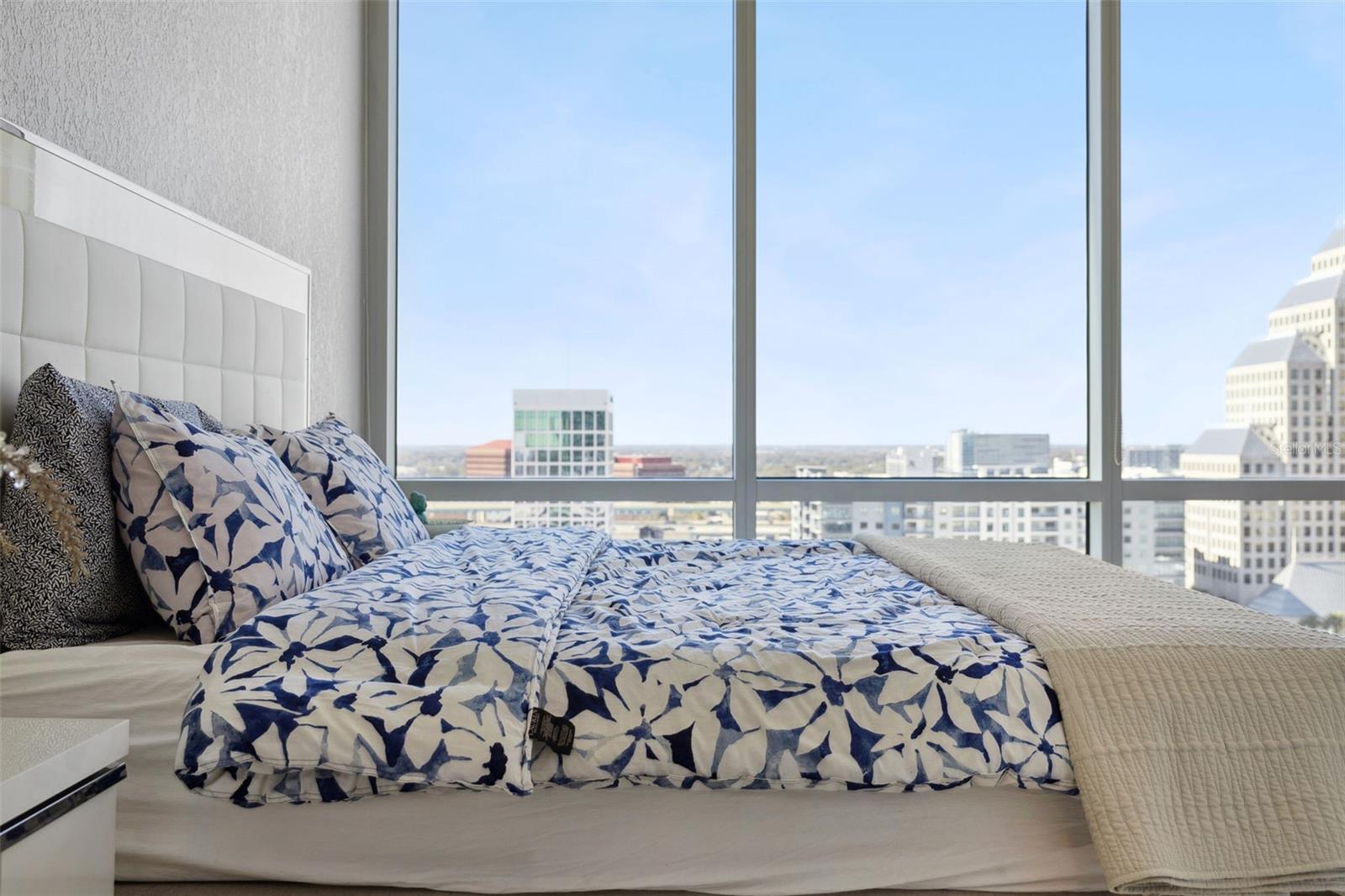 Image 21 of 89 For 150 Robinson Street 1612