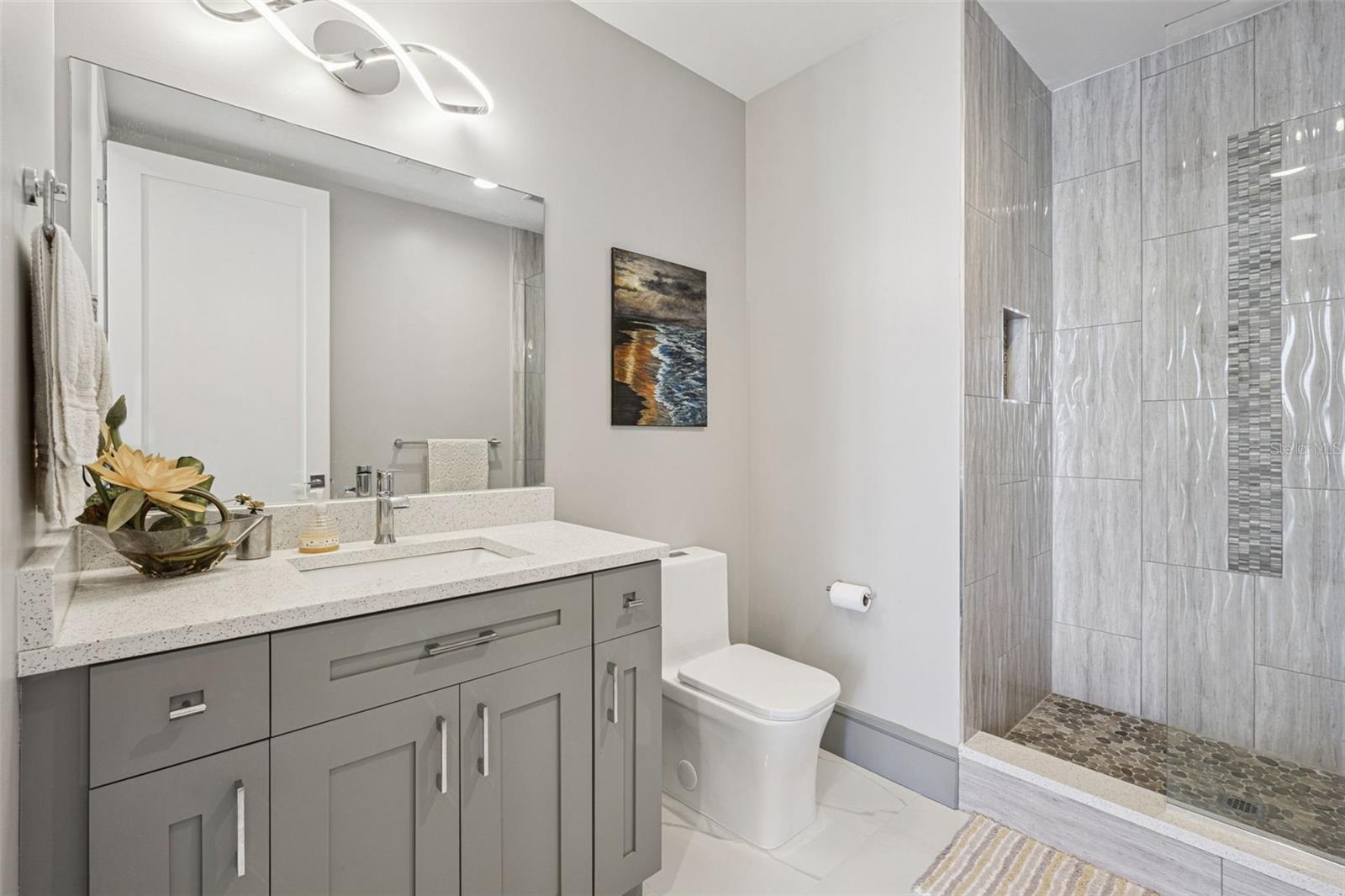 Image 27 of 89 For 150 Robinson Street 1612