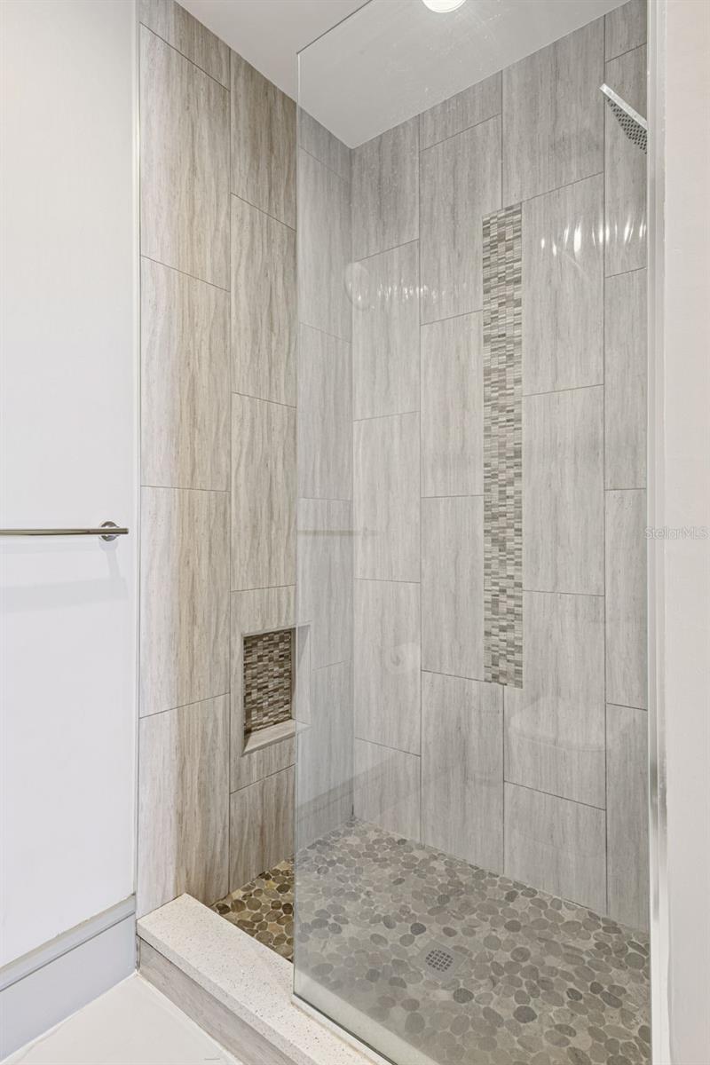 Image 29 of 89 For 150 Robinson Street 1612