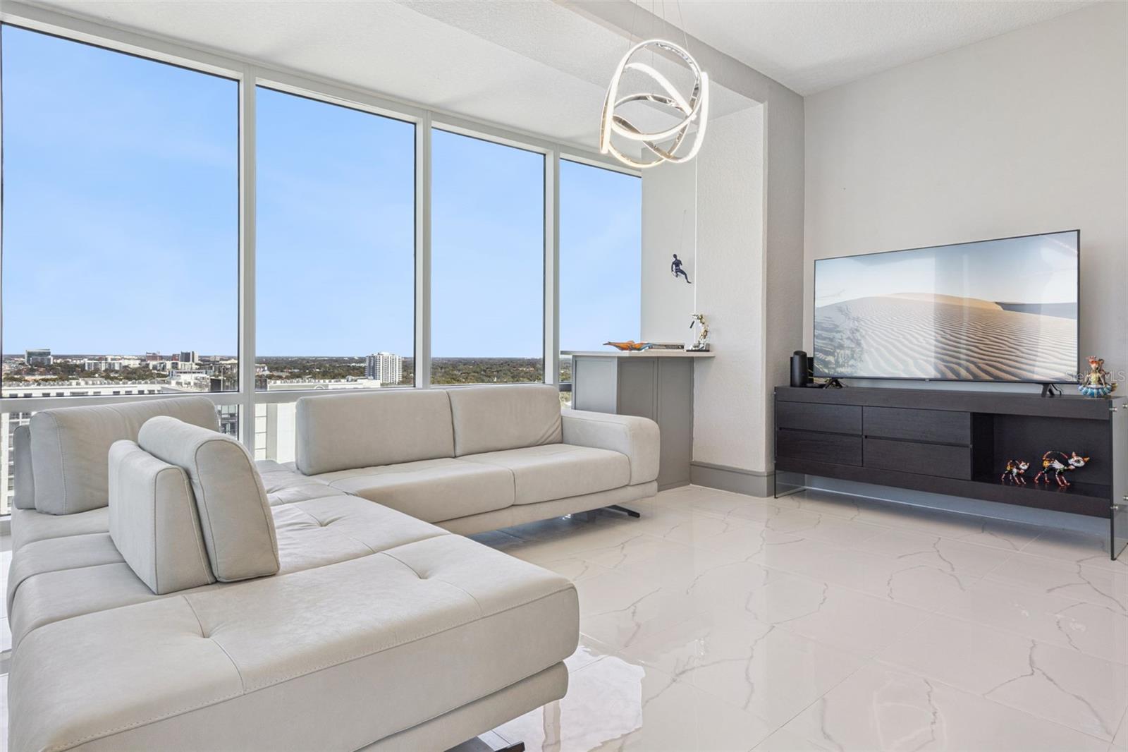 Image 4 of 89 For 150 Robinson Street 1612