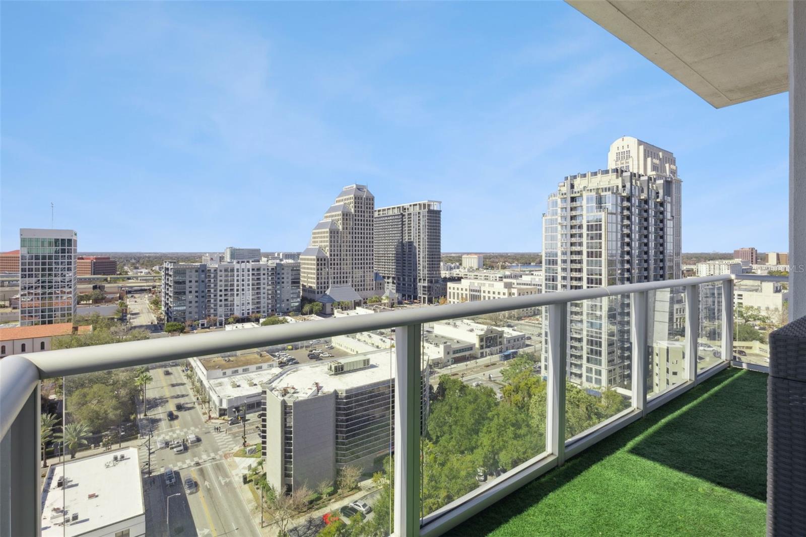 Image 43 of 89 For 150 Robinson Street 1612