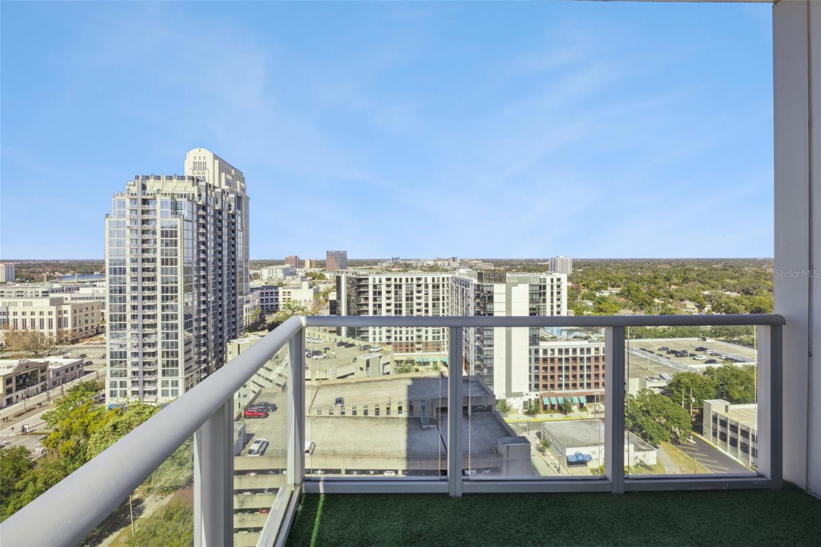 Image 44 of 89 For 150 Robinson Street 1612