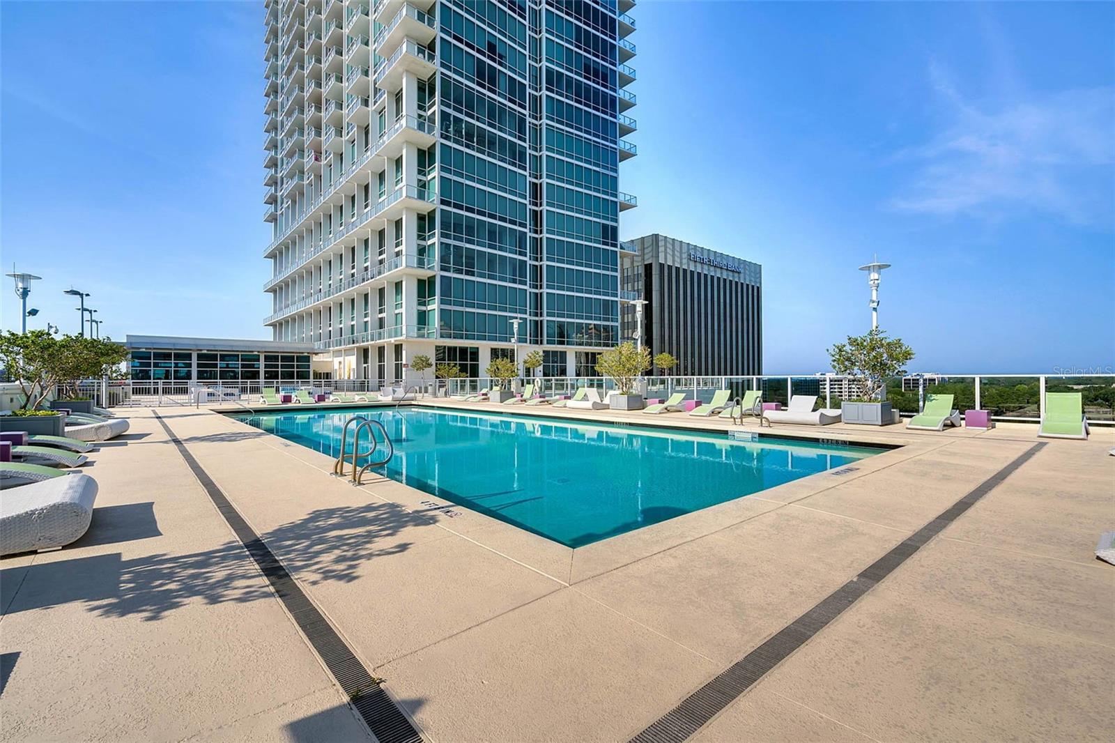 Image 48 of 89 For 150 Robinson Street 1612