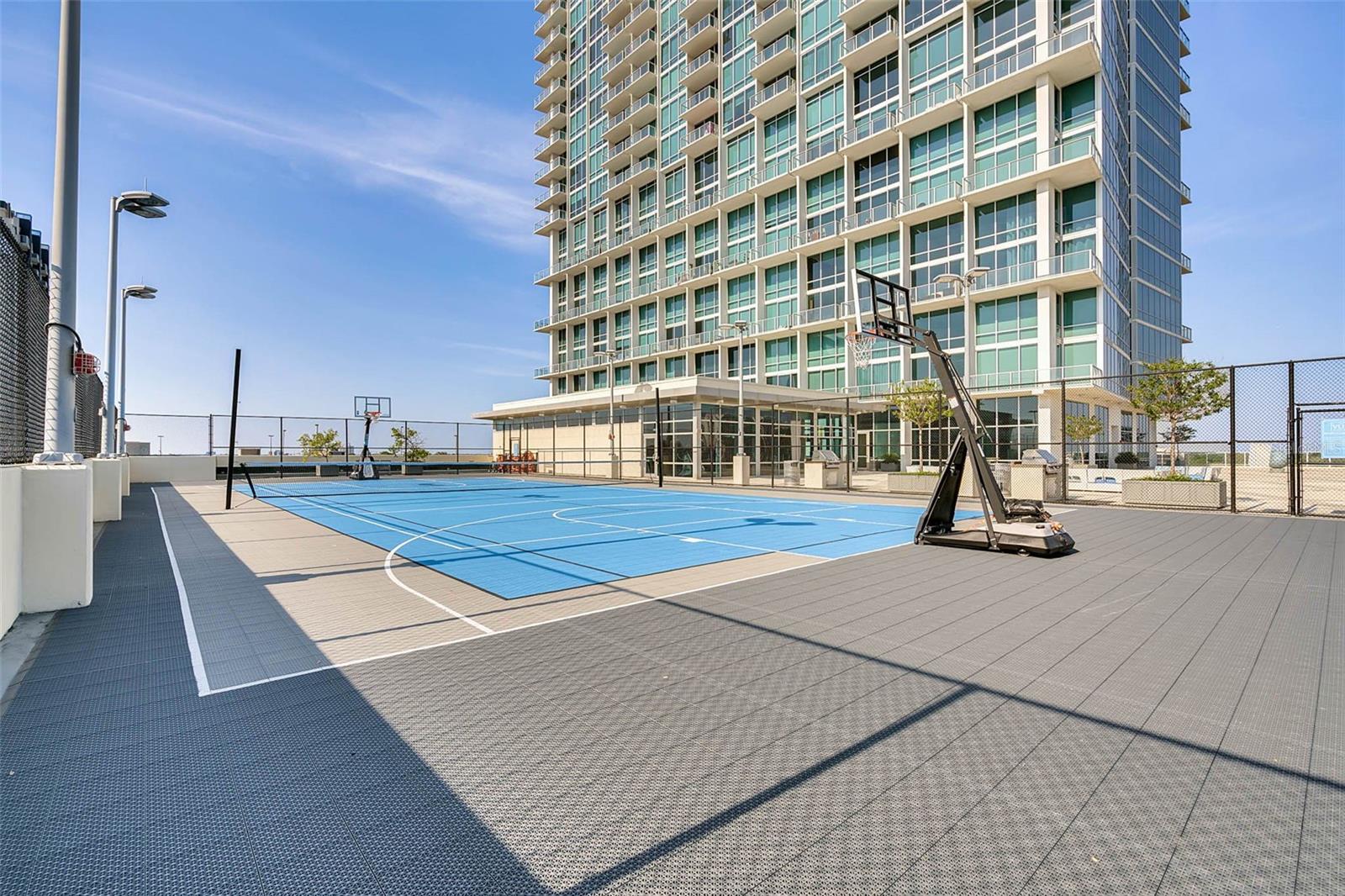 Image 49 of 89 For 150 Robinson Street 1612