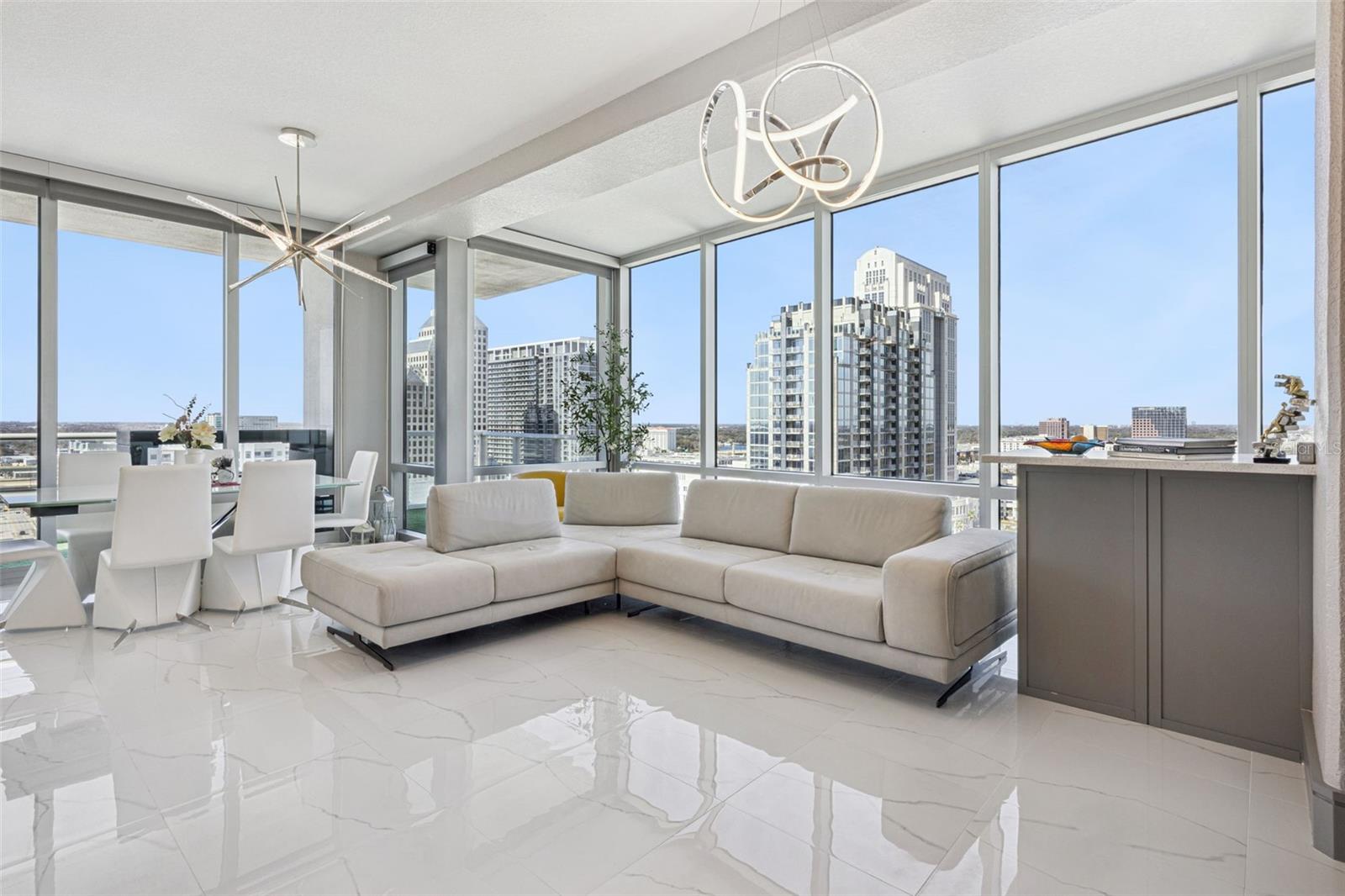 Image 5 of 89 For 150 Robinson Street 1612