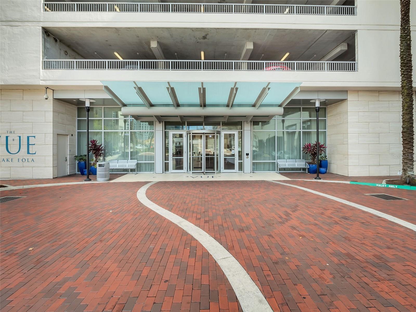 Image 51 of 89 For 150 Robinson Street 1612