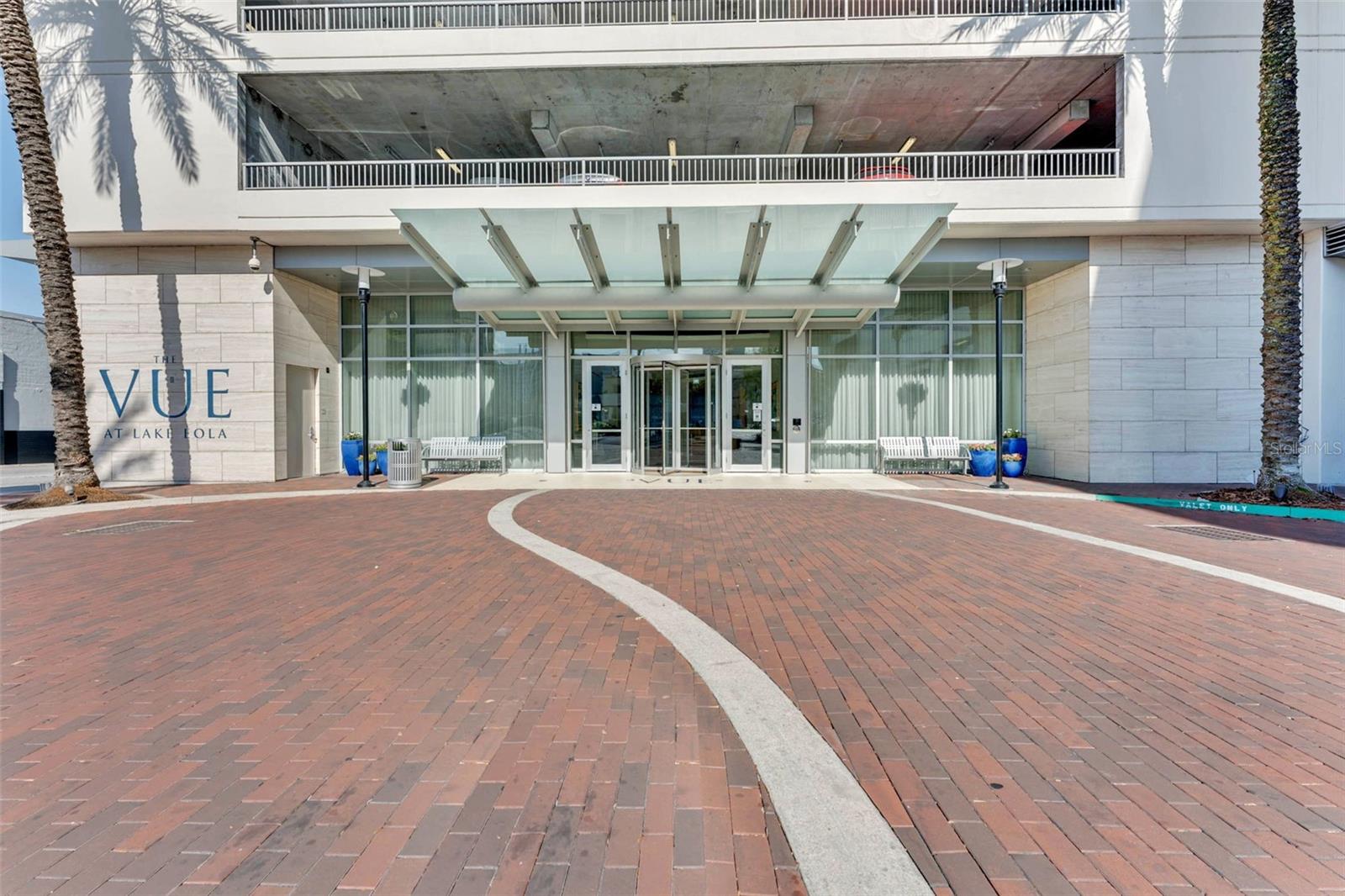 Image 52 of 89 For 150 Robinson Street 1612