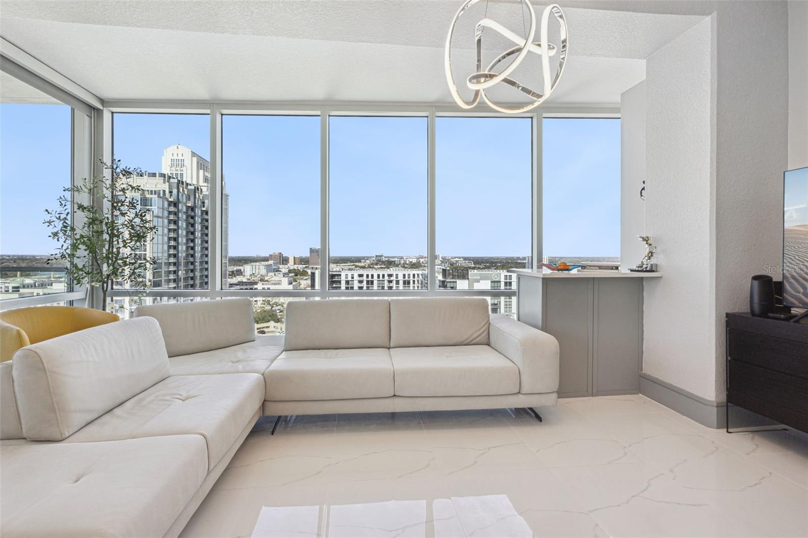 Image 6 of 89 For 150 Robinson Street 1612