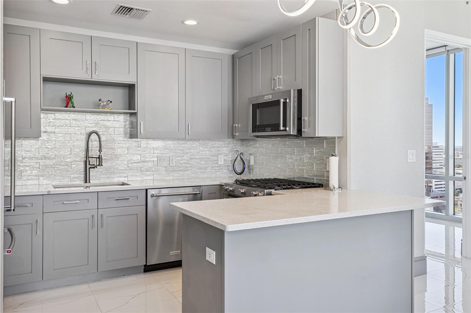 Image 8 of 89 For 150 Robinson Street 1612