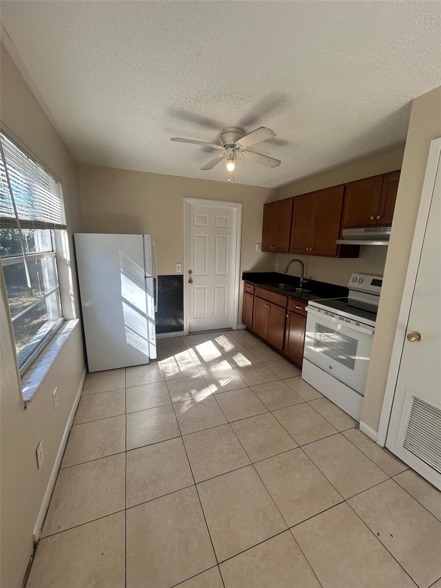 Image 4 of 11 For 276 Short Street