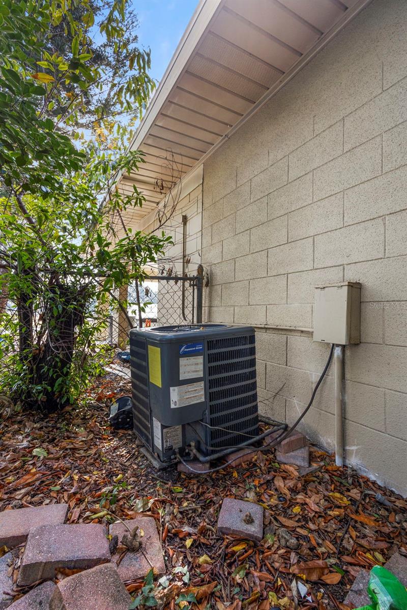 Image 11 of 36 For 612 Baywood Drive