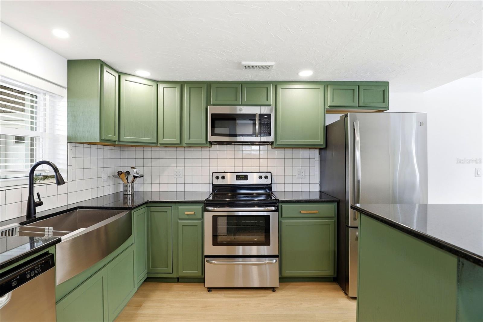 Image 17 of 41 For 2310 Atlantic Avenue