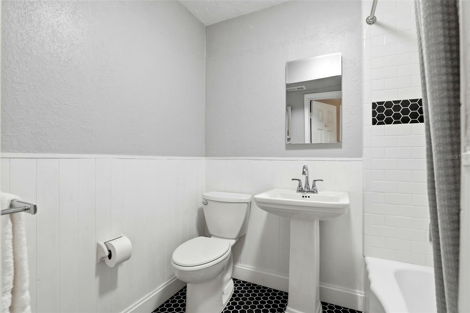 Image 20 of 41 For 2310 Atlantic Avenue