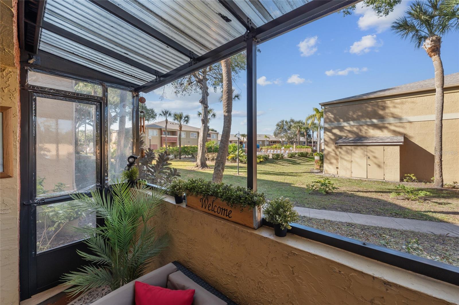 Image 11 of 27 For 652 Kenwick Circle 105