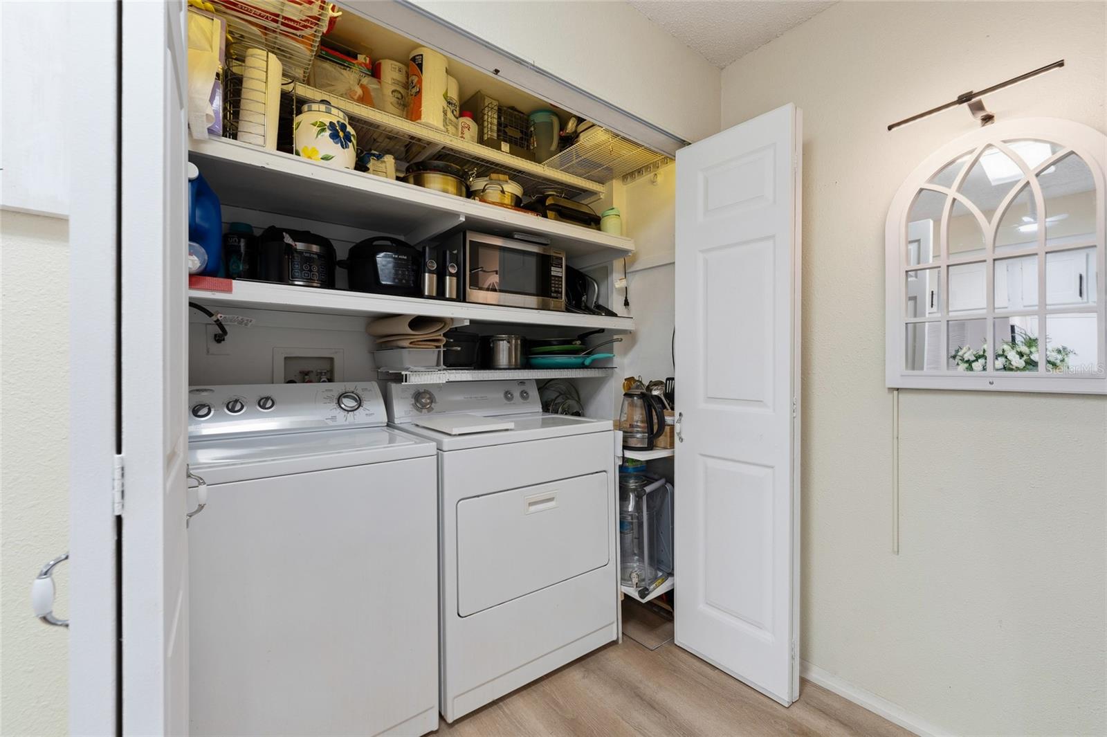 Image 15 of 27 For 652 Kenwick Circle 105