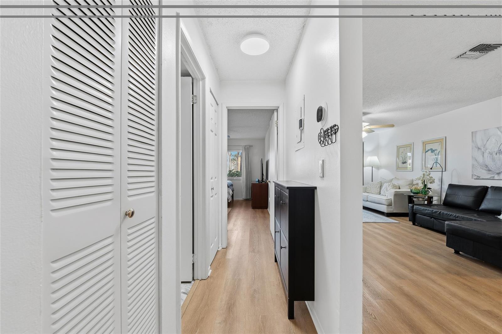 Image 16 of 27 For 652 Kenwick Circle 105