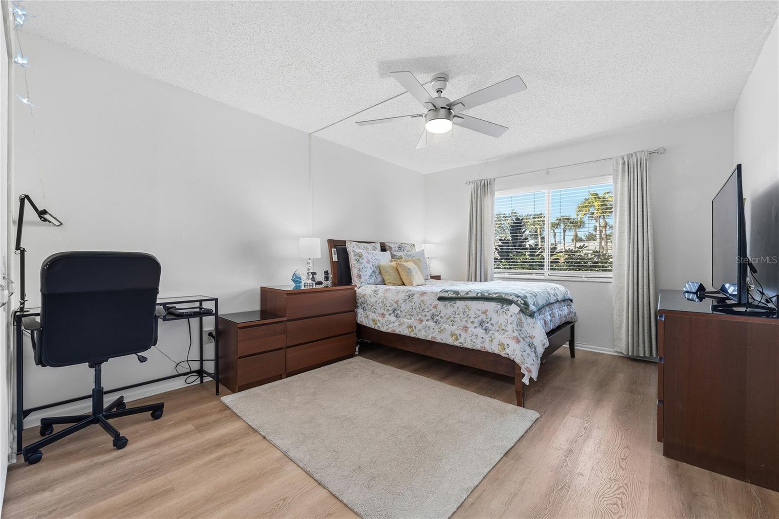 Image 18 of 27 For 652 Kenwick Circle 105