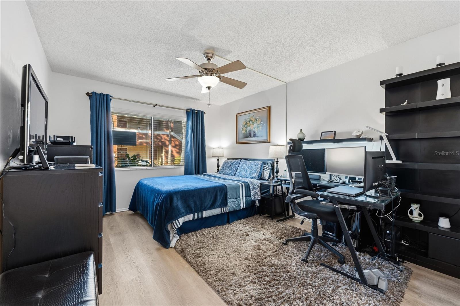 Image 19 of 27 For 652 Kenwick Circle 105