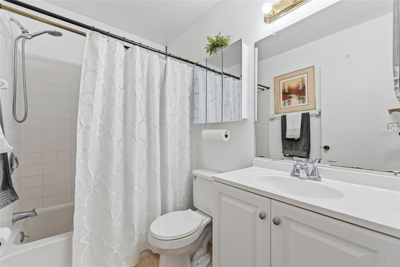 Image 20 of 27 For 652 Kenwick Circle 105