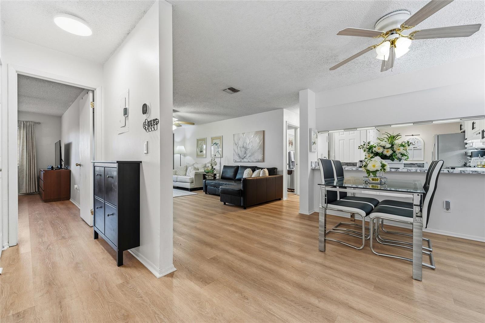 Image 5 of 27 For 652 Kenwick Circle 105