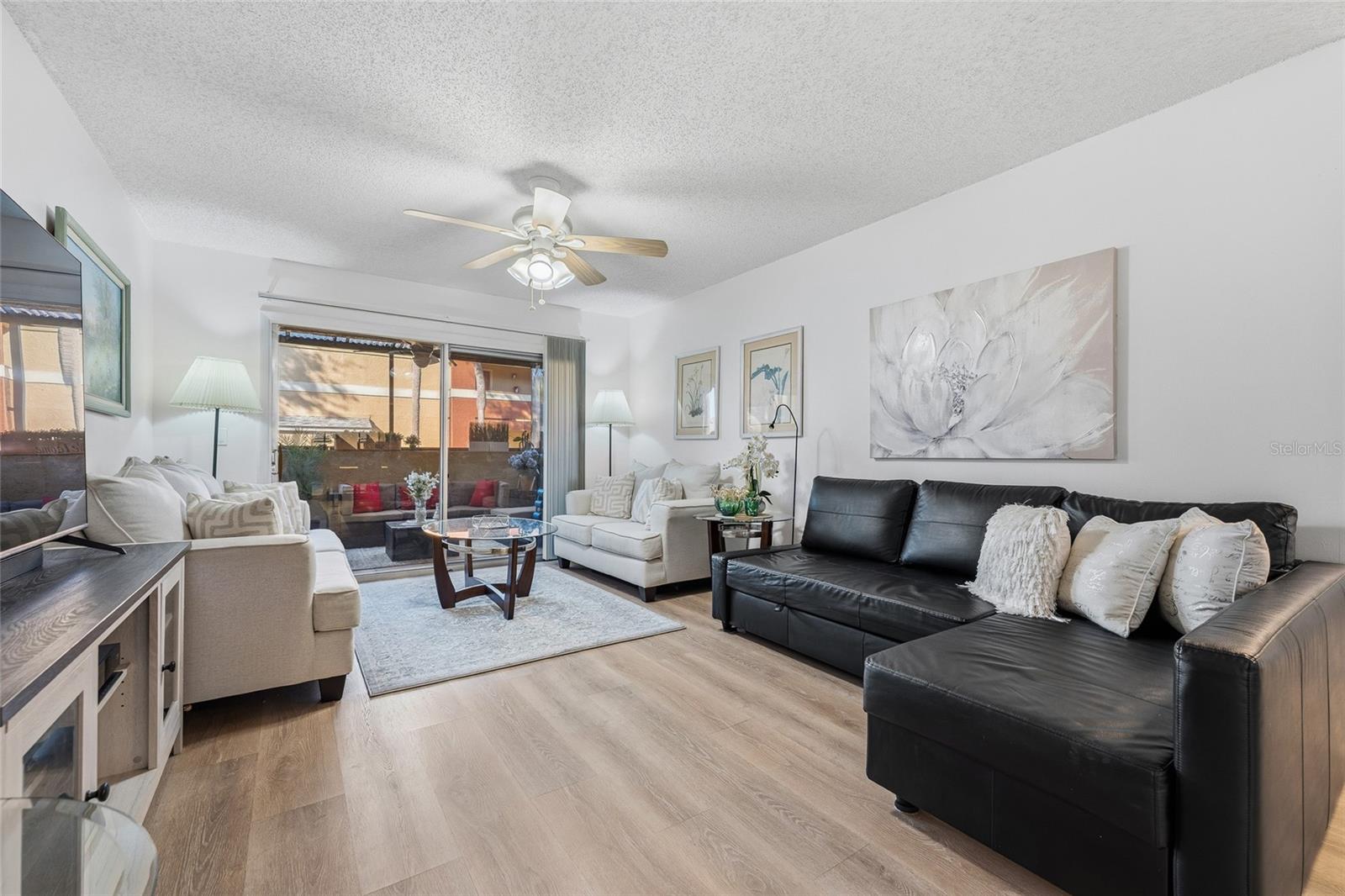 Image 7 of 27 For 652 Kenwick Circle 105