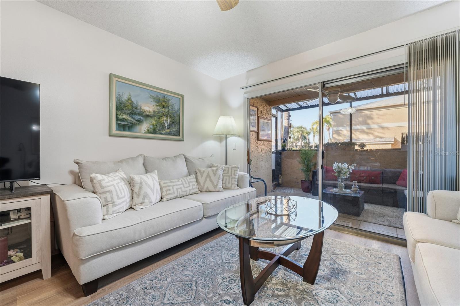 Image 9 of 27 For 652 Kenwick Circle 105