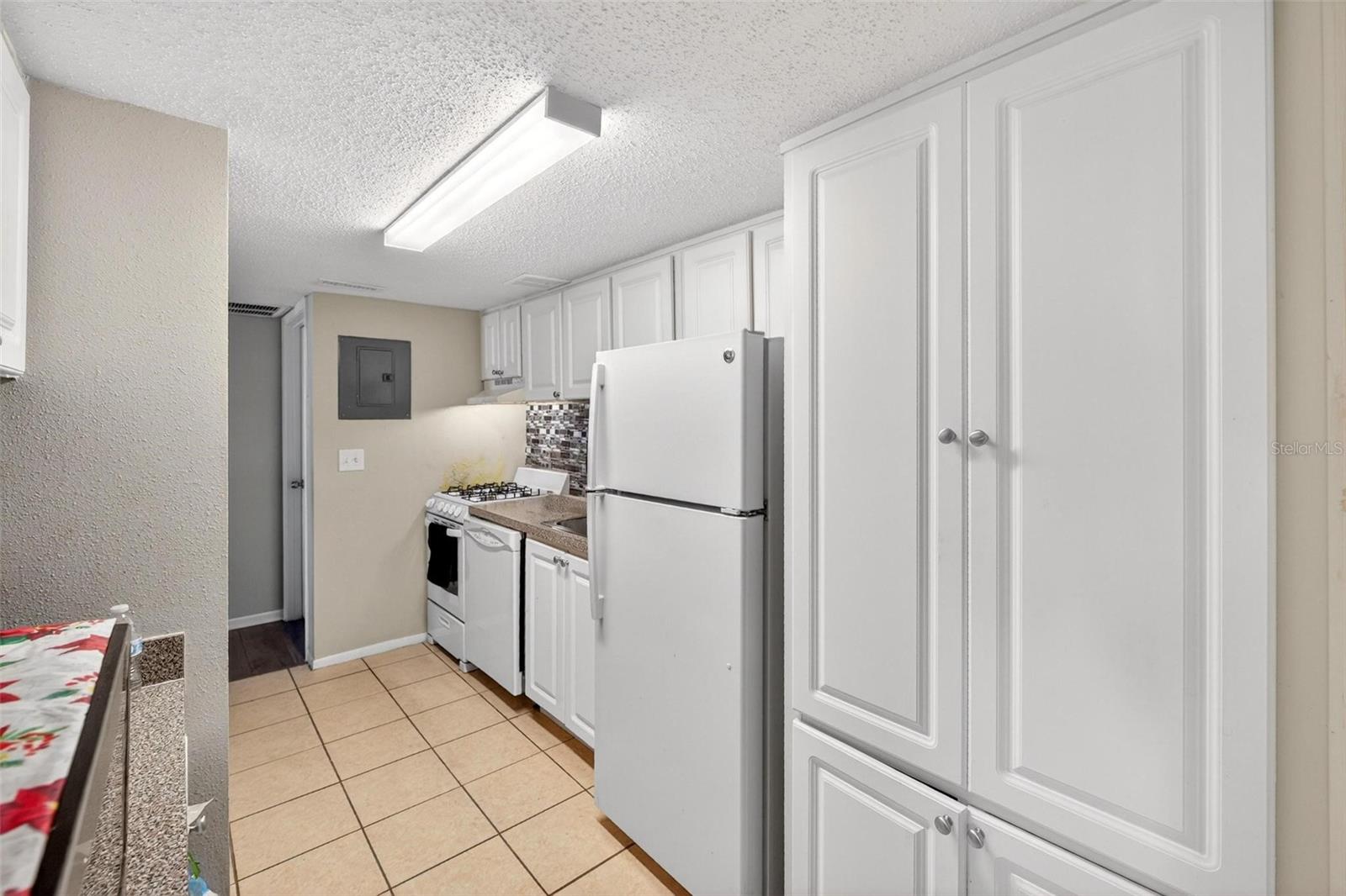 Image 17 of 27 For 115 Oyster Bay Circle 320