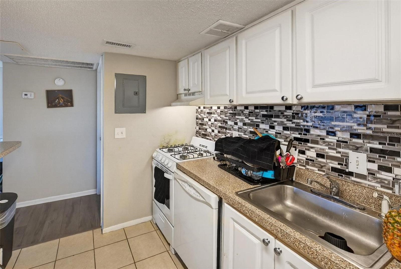 Image 18 of 27 For 115 Oyster Bay Circle 320