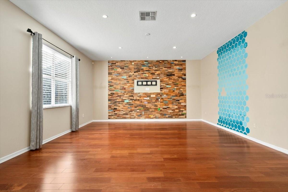 Image 13 of 44 For 2812 Daybreak Drive